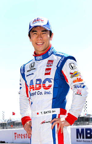 写真展にてスペシャルトークショーを行う佐藤琢磨選手