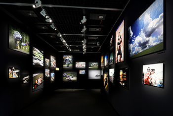 JRPA写真展「50周年写真展」の会場内の様子